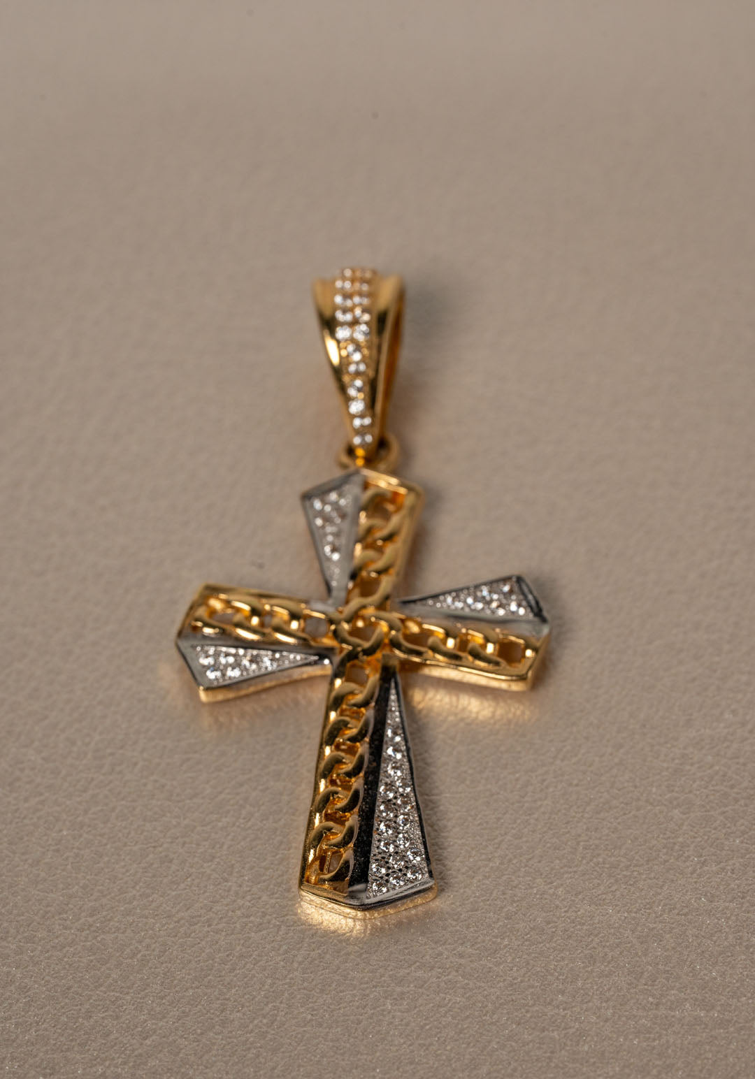 CRUZ CON ORO BLANCO