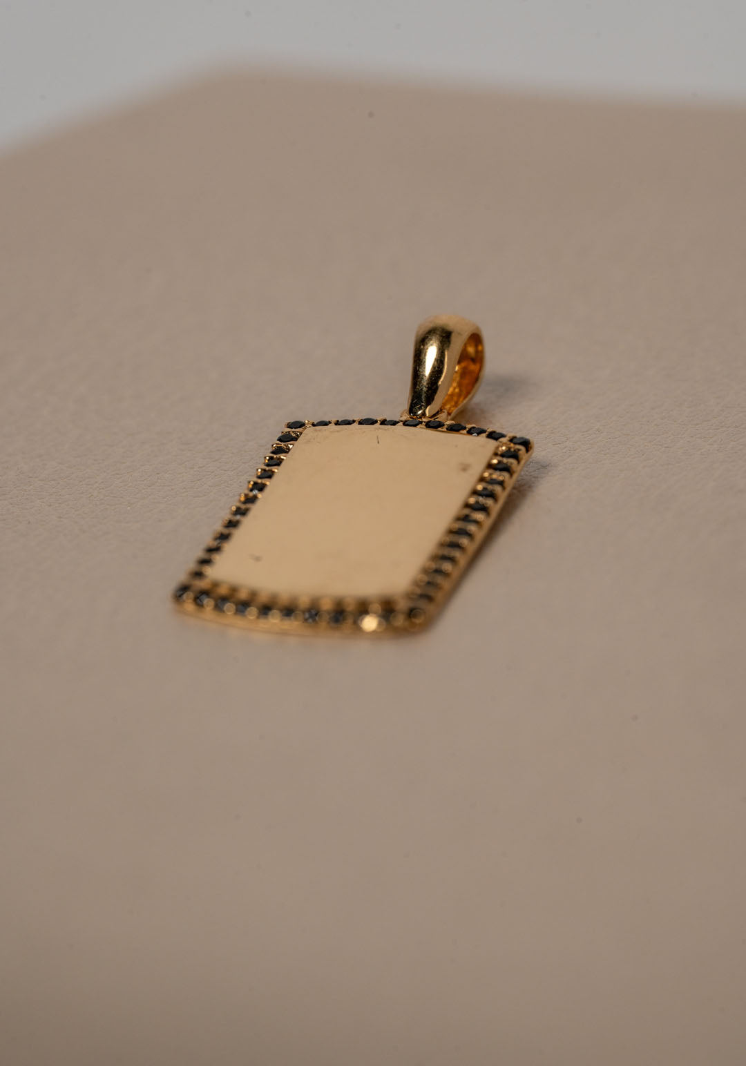 PLACA CON CIRCONES