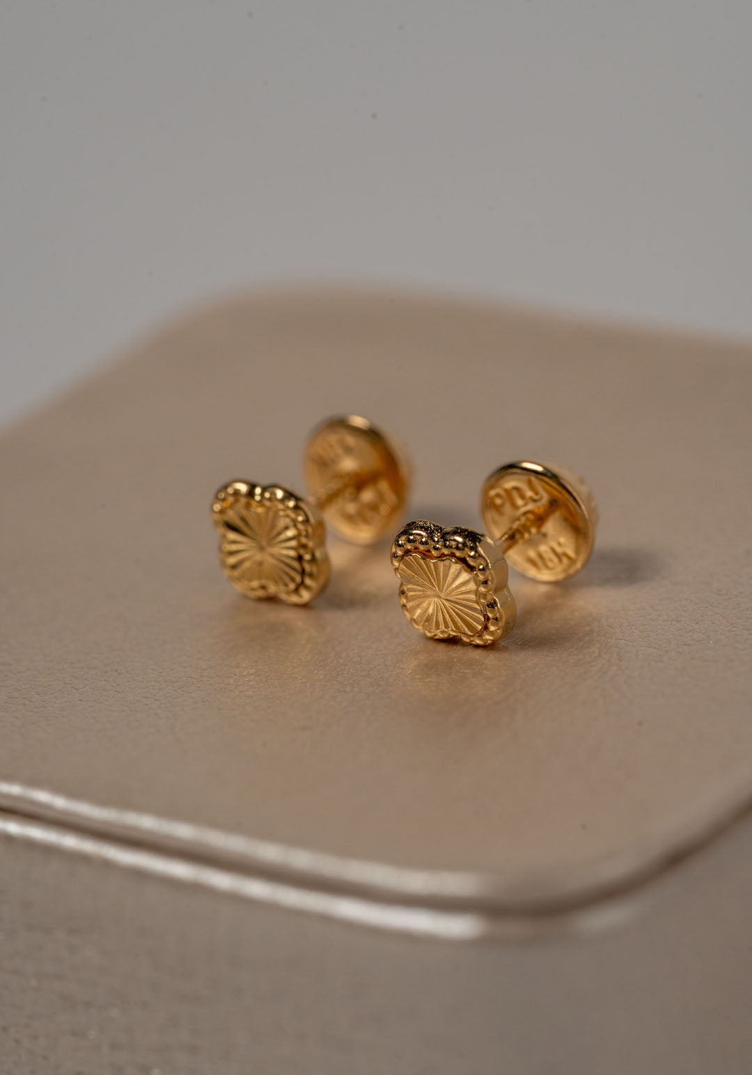 TOPOS VAN CLEEF DORADOS