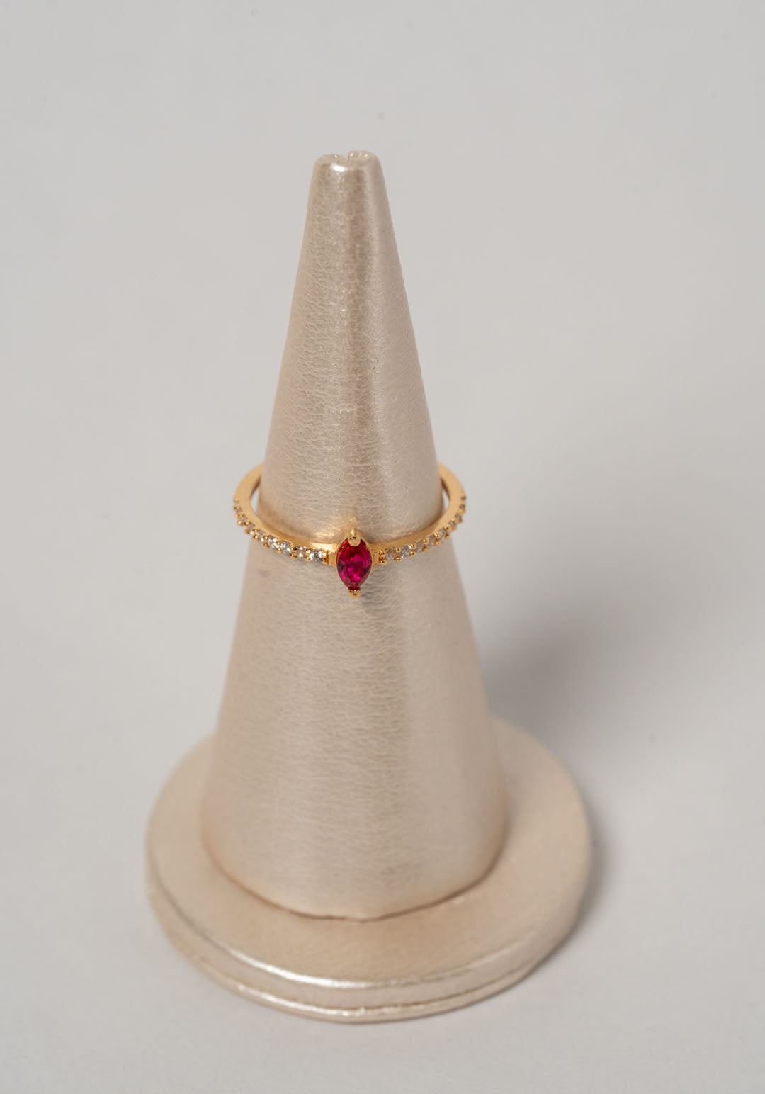 ANILLO CON CIRCON ROJO