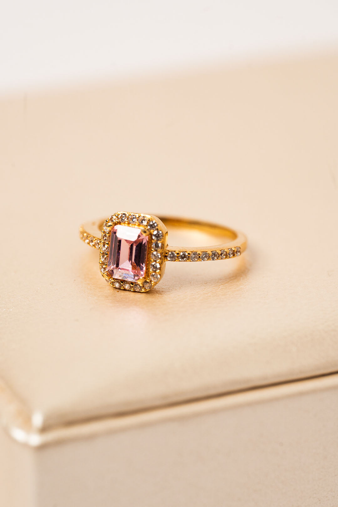 Anillo Con Circon Rosa