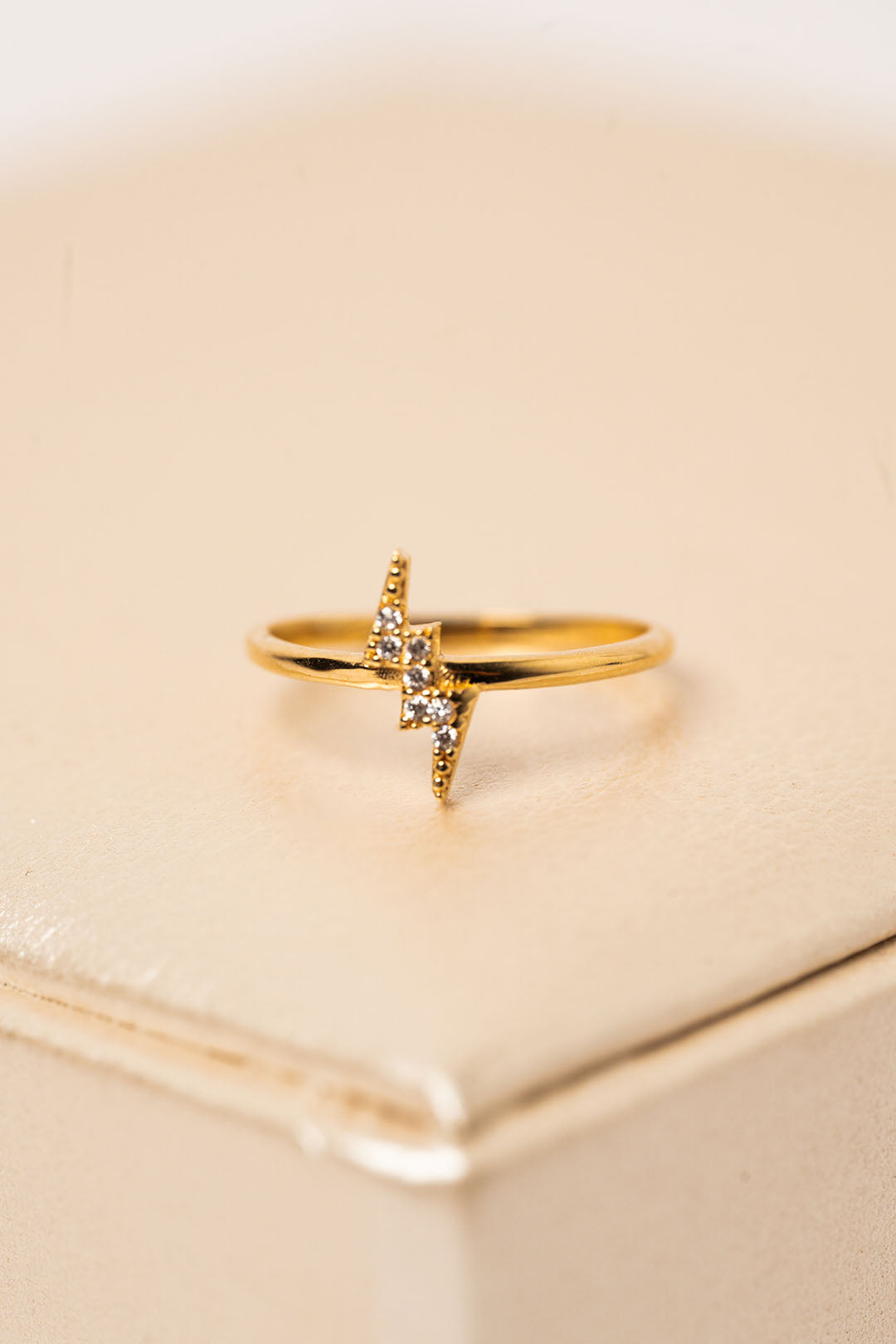 Anillo Rayo Con Circones