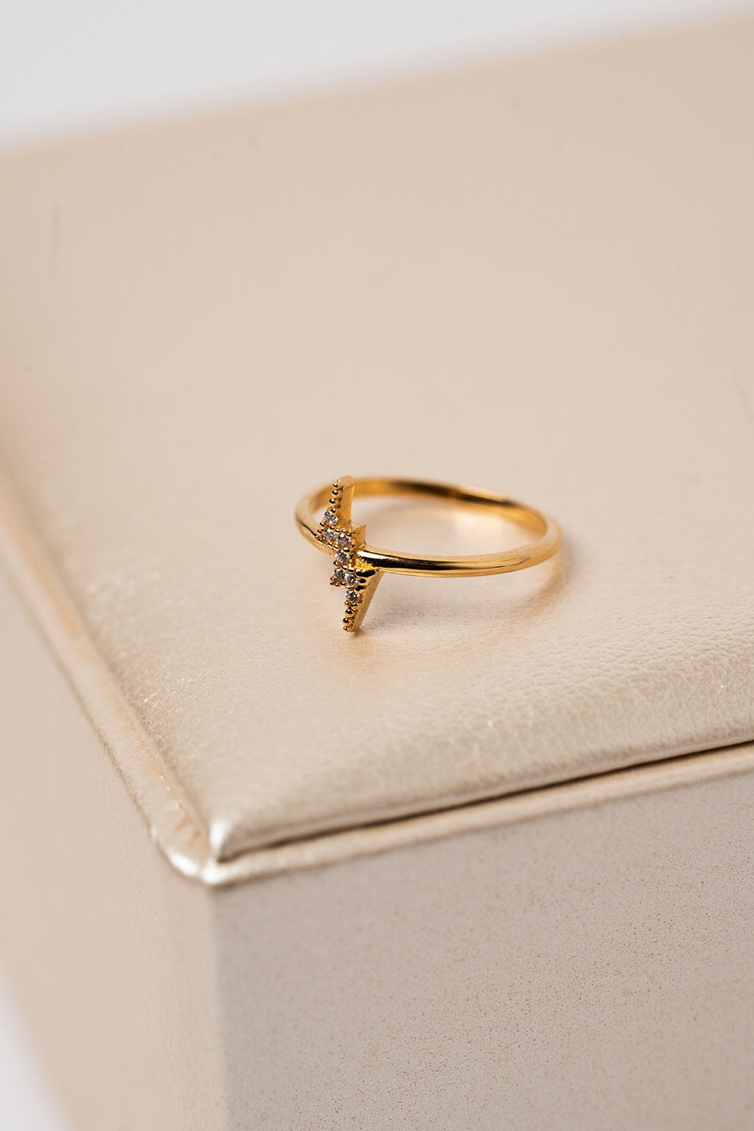 Anillo Rayo Con Circones